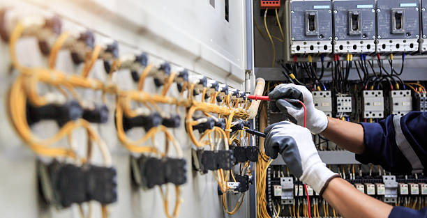 Professional Electrician technician working in Four Bridges, OH